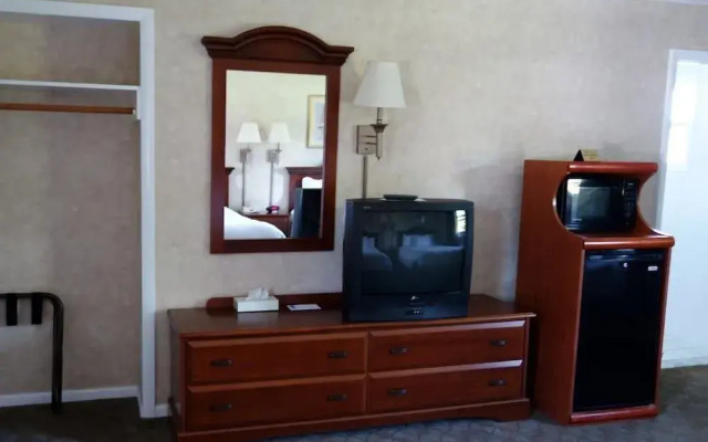 Monument Mountain Motel