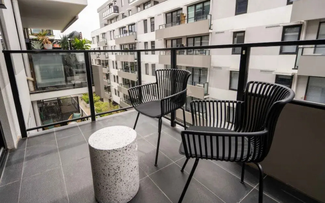 Idyllic 1-bed Near Popular Shopping Streets