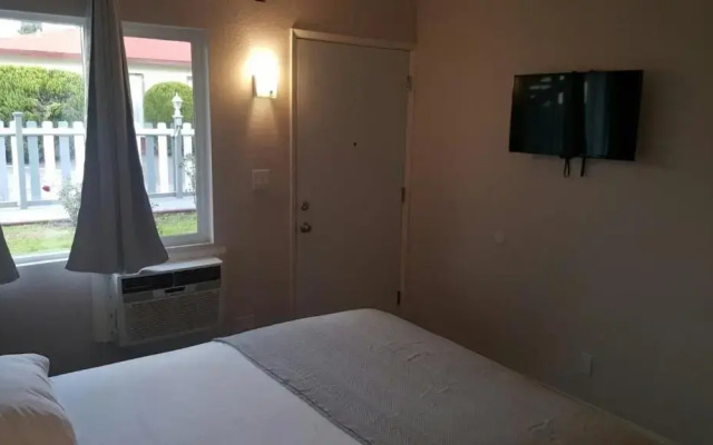 Good Knight Inn Motel