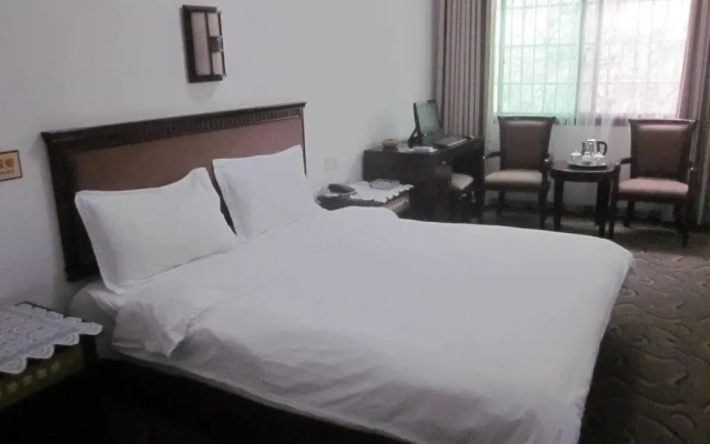 Qingshan Inn