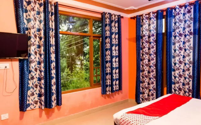 OYO 13881 Home Majestic Hill View 1BHK Naddi