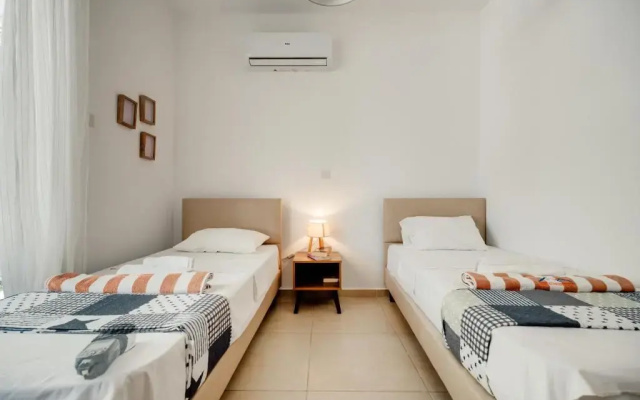 SunnyVillas: 2BR Mythical Apt*Swimming Pool*AK04