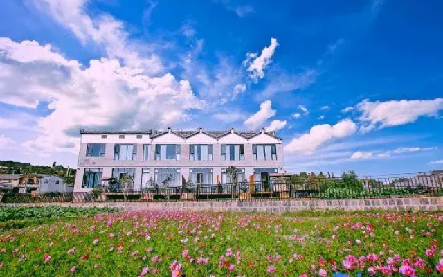 Home-Like Garden Inn