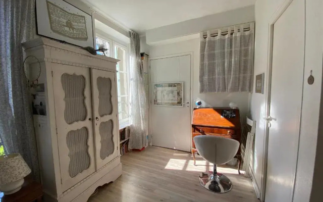 L'académie de Clémence, Guest House Paris-Roland-Garros
