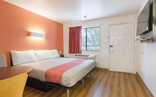 Motel 6 Fresno, CA
