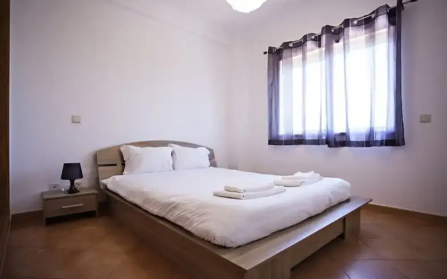 Gomeira in Tavira With 3 Bedrooms and 2 Bathrooms