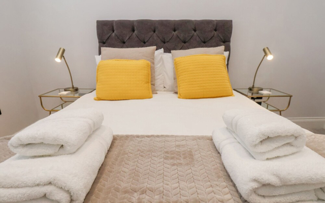 The Salisbury Apartment 106