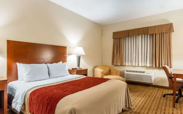 Quality Inn & Suites Eau Claire University Area