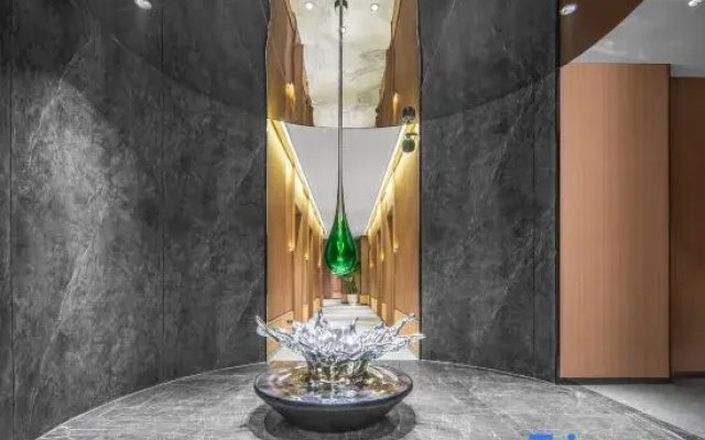 Wuyue Light Luxury E-sports Hotel (Chongqing Guanyinqiao Huangnibeng Metro Station Branch)