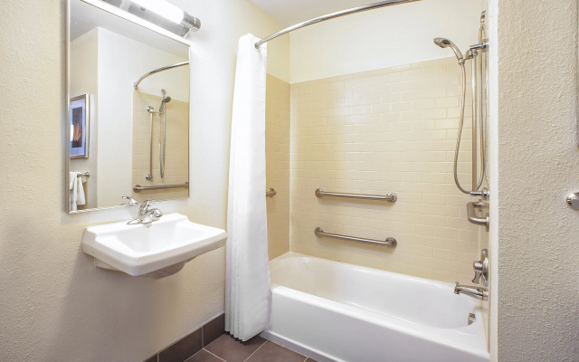 Candlewood Suites Indianapolis by IHG