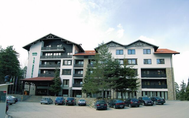 Отель Lion Borovets Боровец вид на фасад