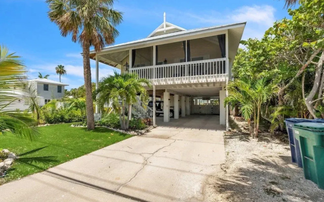 Coconut 3 Bedroom Home by RedAwning
