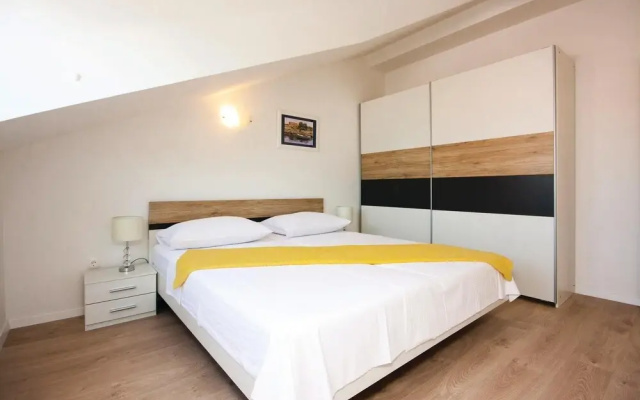 Awesome Home in Tribunj With Wifi and 3 Bedrooms