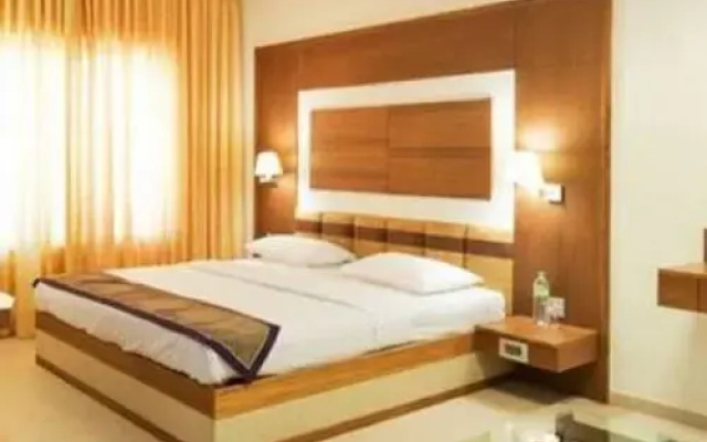 Ponnis Grand Inn
