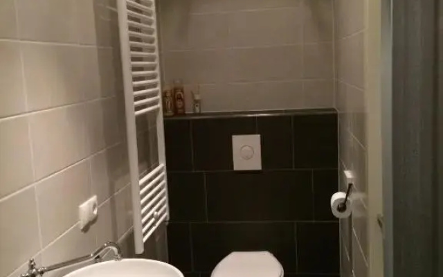Door de poort