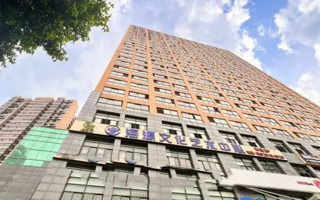 Dolphin Hotel (High-tech Kunming City University Branch)