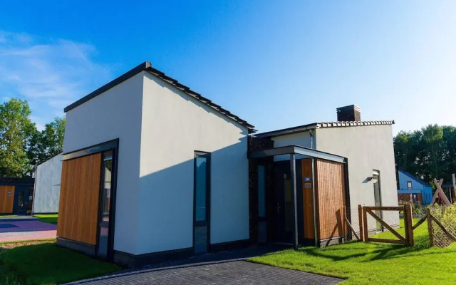Villa With med Children's Room in Limburg