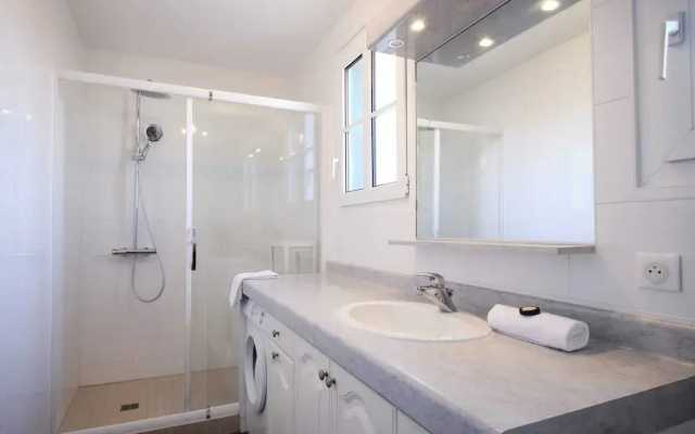 3 Bedrooms Hypercenter Terrace and Parking