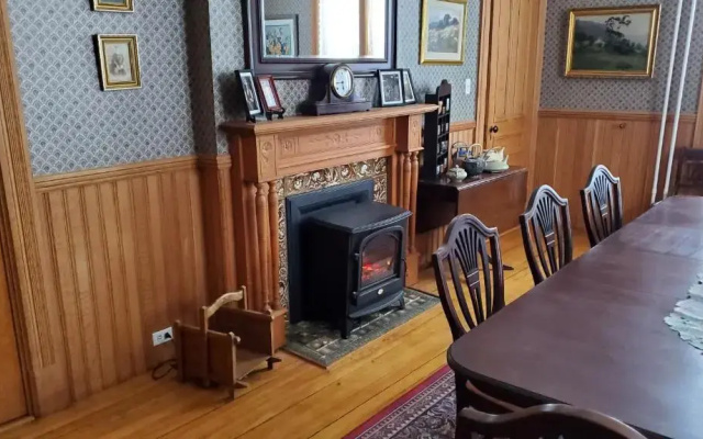 The Lark & Loon Inn