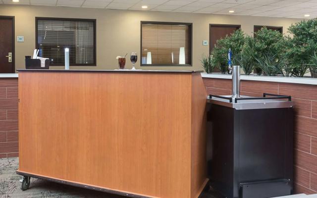 Quality Suites Lansing West