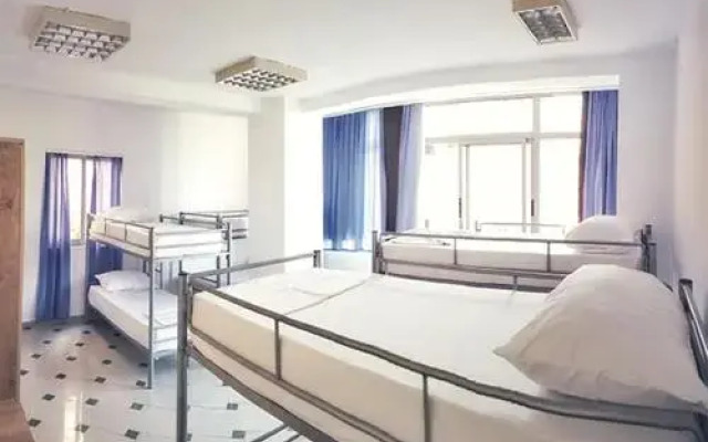 'Hasta La Vista' Saranda Penthouse Apartment