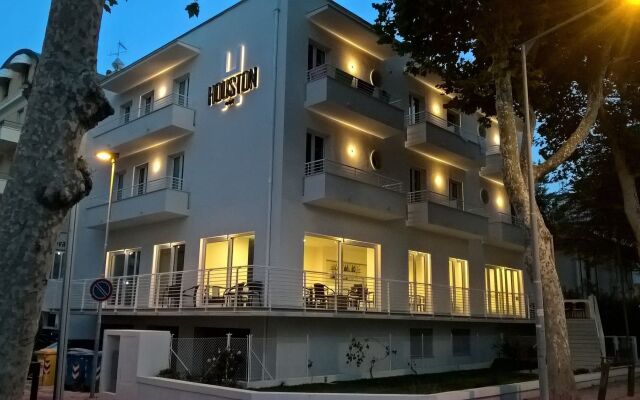 Hotel Houston вид на фасад