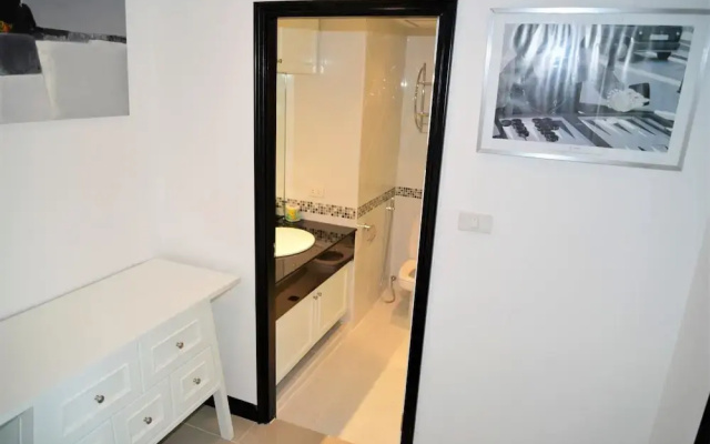 Stylish 2 bed Condo Jomtien