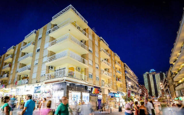 Отель Apartamentos Avenida Испания, Пляж Леванте - отзывы, цены и фото номеров - забронировать отель Apartamentos Avenida онлайн вид на фасад
