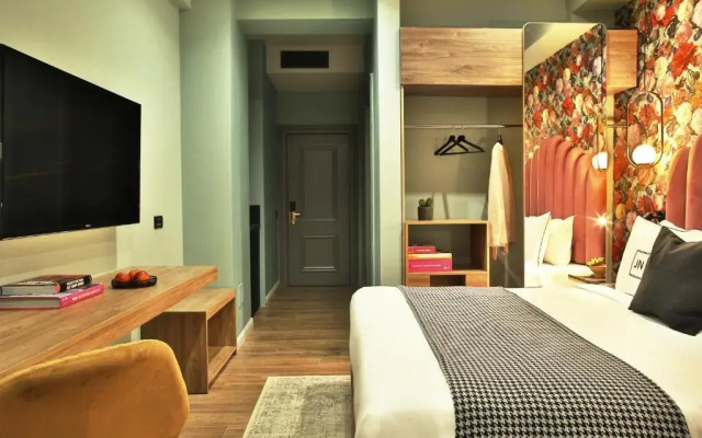 Jn Boutique House