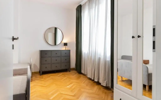 Industrial 2-Bdr Flat by the National Stadium by Flat Mаnager