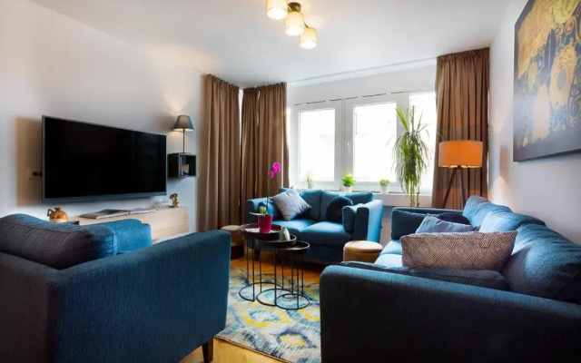 Deluxe City Center Blue Apartment