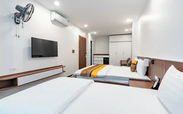 Golden Crown Hotel
