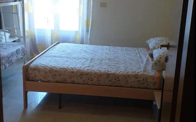 Room-quadruple Room for a Totally Relaxi