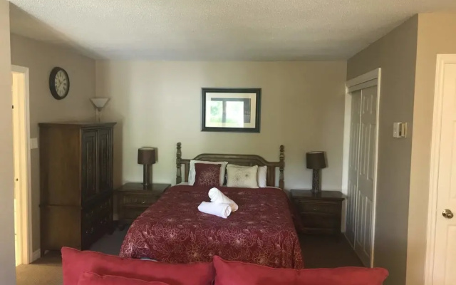 Classy Mountainside Studio - 403