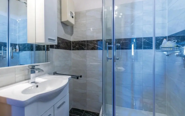 Amazing Home in Podstrana With Wifi and 2 Bedrooms