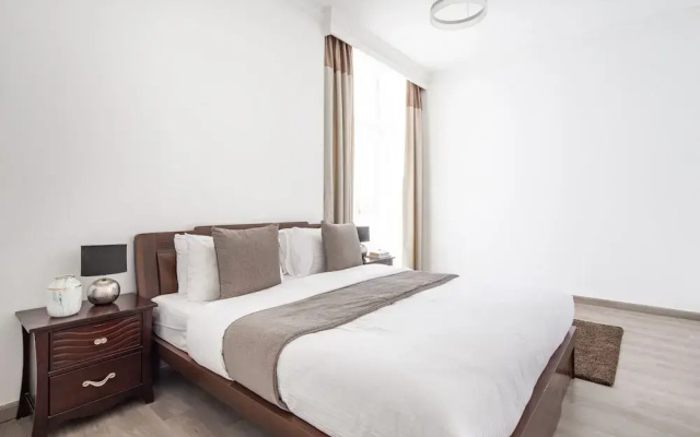 Ravishing 3BR Apartment With Amazing Marina Views