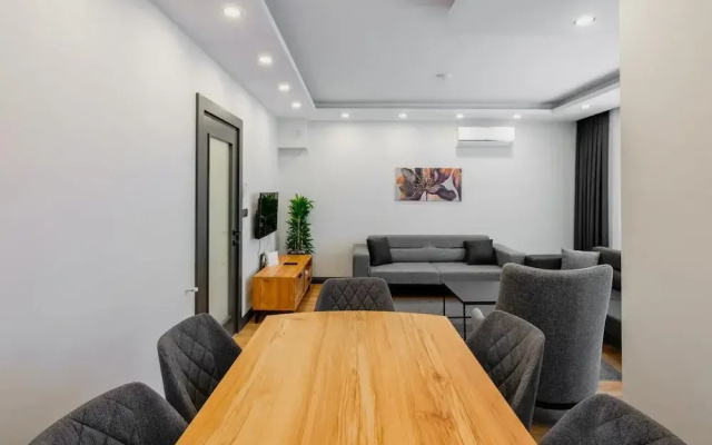 Stylish Flat w Balcony Near Lara Beach