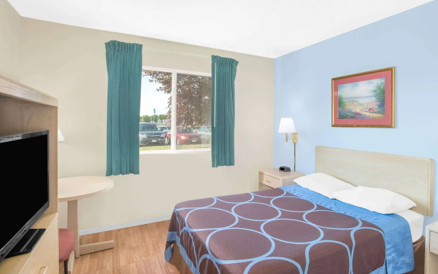 Super 8 by Wyndham Canandaigua