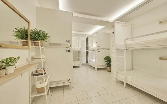 Sleepy Nomad Hostel