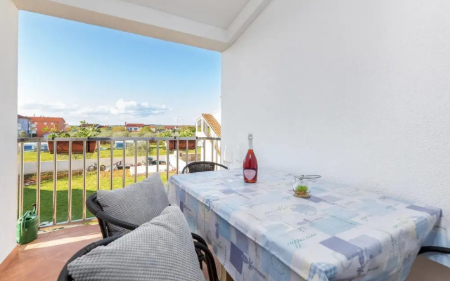Amazing Apartment in Valbandon With Wifi and 2 Bedrooms
