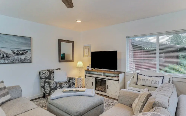 'lakehouse Living' Waterfront Retreat Near Tacoma