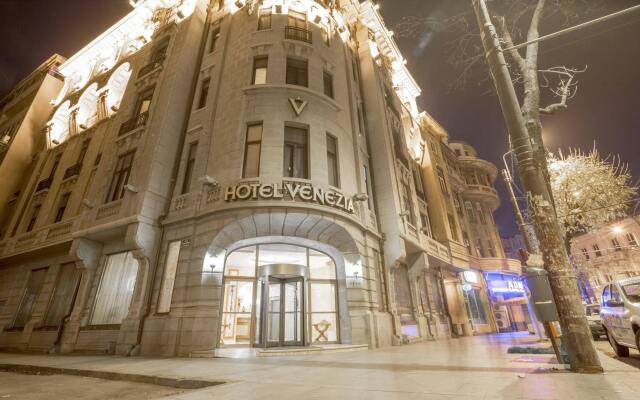 Отель Venezia by ZEUS International Румыния, Бухарест - 1 отзыв об отеле, цены и фото номеров - забронировать отель Venezia by ZEUS International онлайн вид на фасад