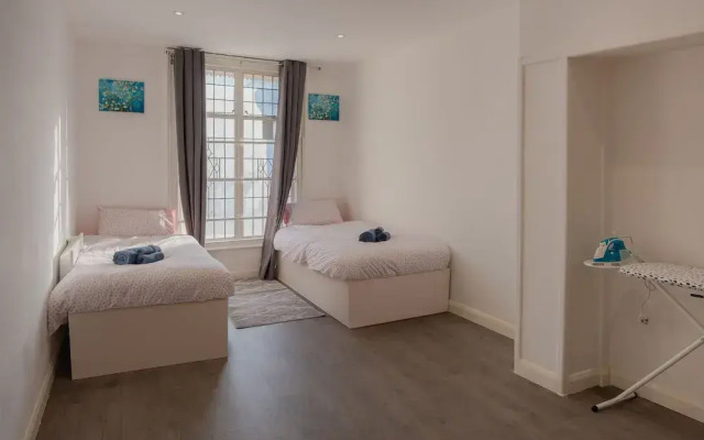 2br-sleeps5-citycentre-ws98