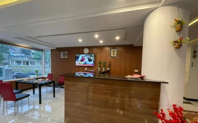 Cloud Way Hotel