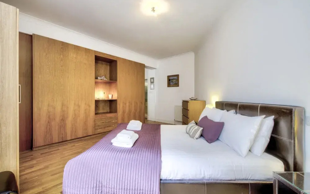 Bright Georgian 1BR Flat in West End