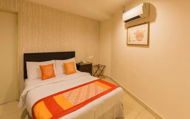 OYO 175 Lotus Hotel