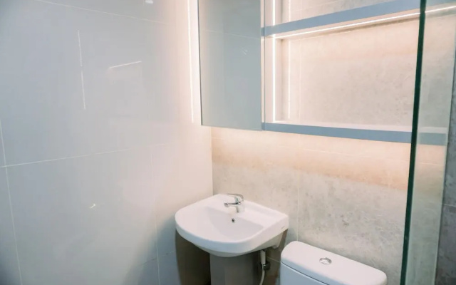 Restful And Well Furnished Studio Transpark Bintaro Apartment