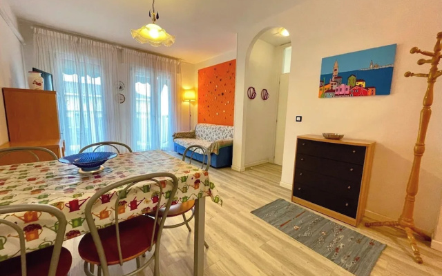 Colourful Flat With a Balcony