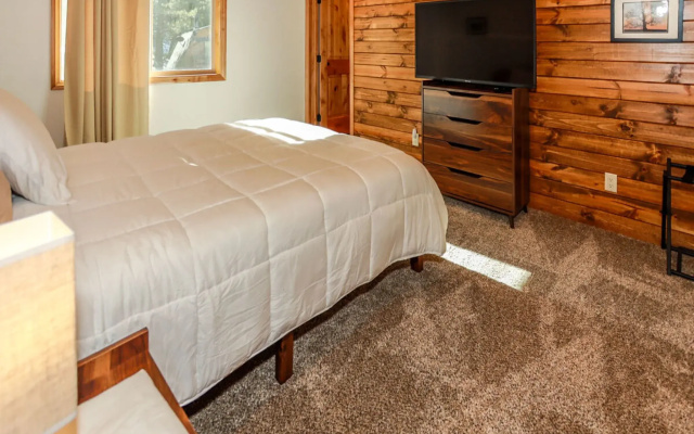 Snow Crest Cabin - 1909 by Big Bear Vacations