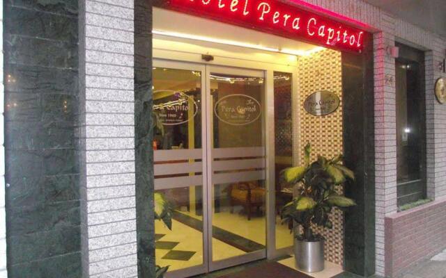 Hotel Pera Capitol вид на фасад